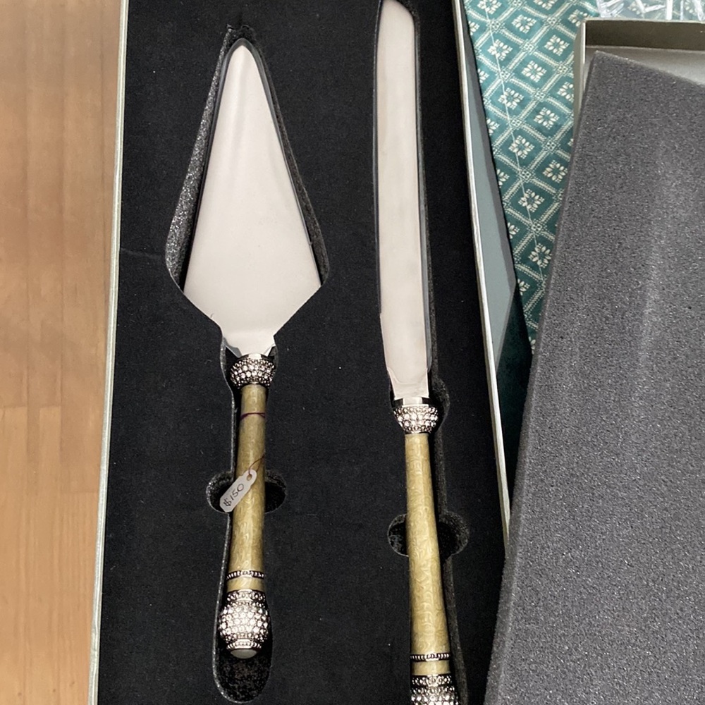NWOT Olivia Riegel  Wedding Knife Set